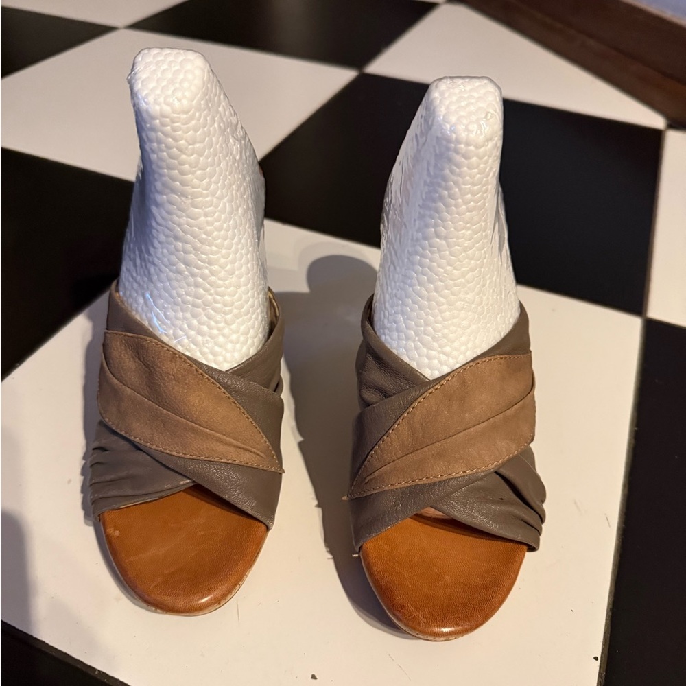 WILA Brown and Tan Women's Sandals